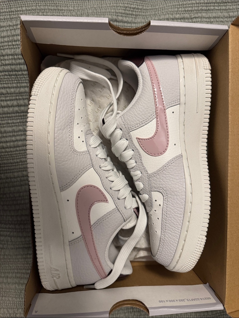 Nike Women's Low-Top Sneakers in White and Light Pink